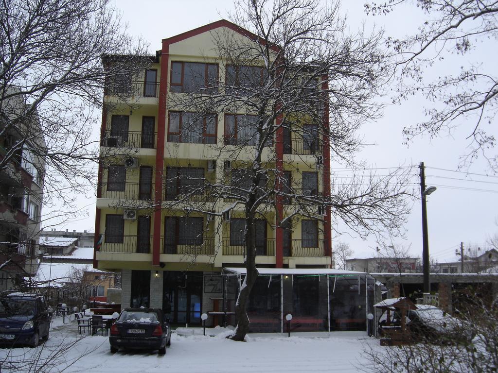 Central Park Family Hotel Каварна Екстериор снимка